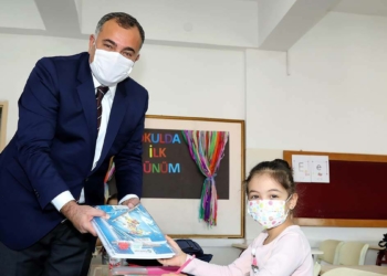 Alper Taşdelen, öğrencilere başarılar diledi