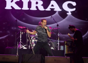 Kuruçeşme'de rock yıldızı Kıraç sahne aldı