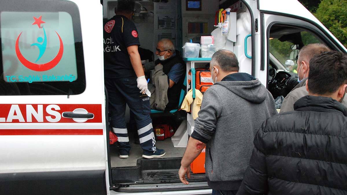 Maden işçilerini taşıyan minibüs devrildi: 11 yaralı