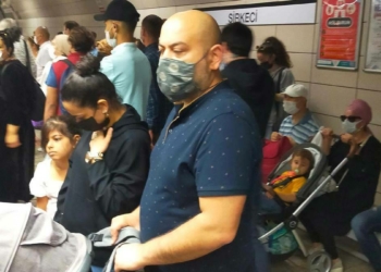 Marmaray'da arıza: Yolcular rayların üzerinde yürüdü