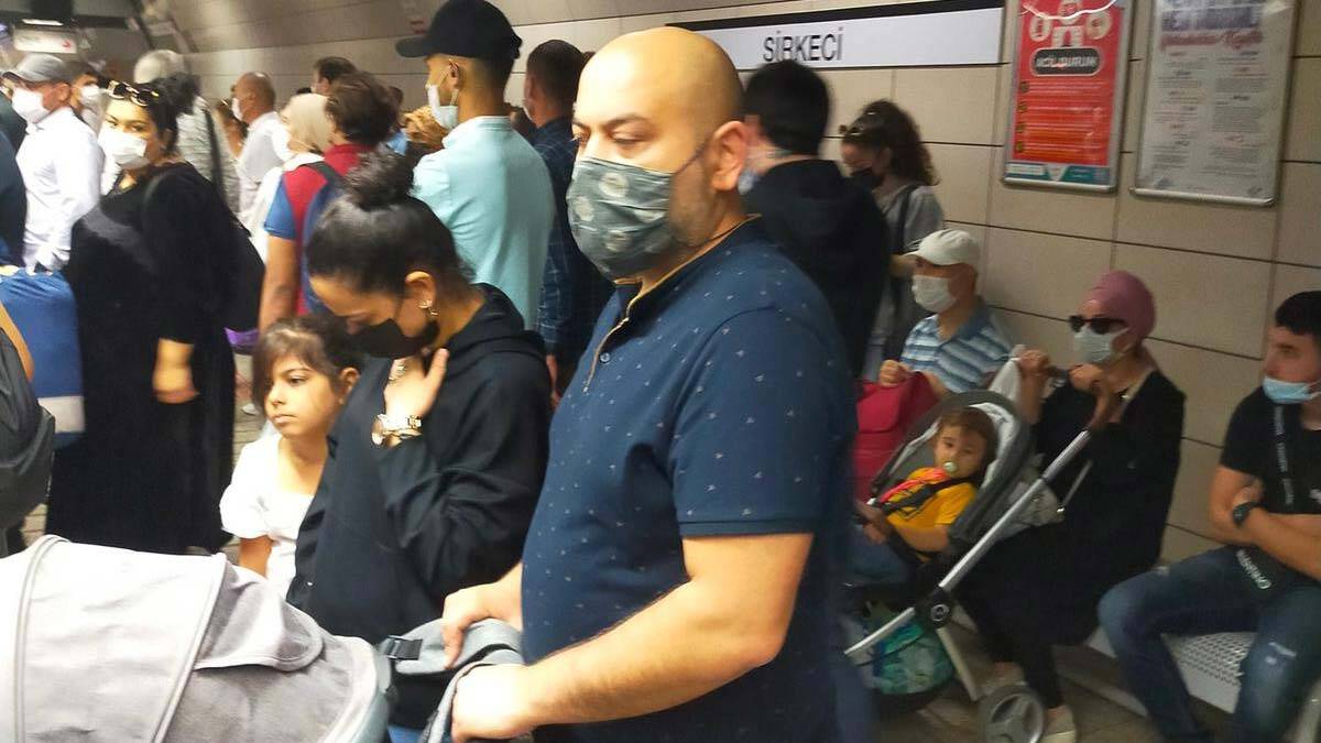 Marmaray'da arıza: Yolcular rayların üzerinde yürüdü