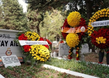 Metin Oktay kabri başında anıldı