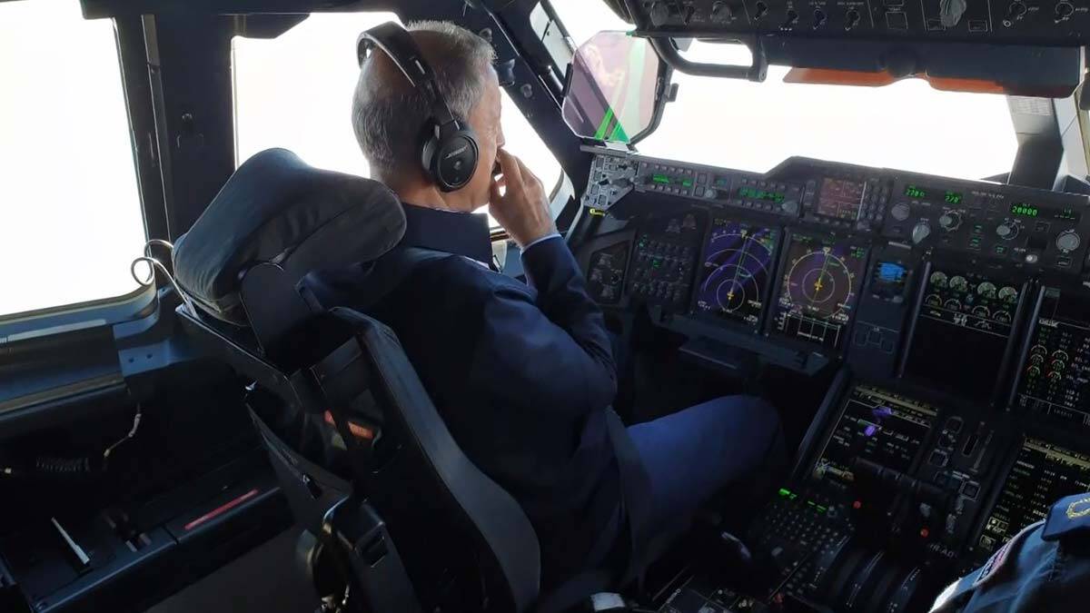 Milli Savunma Bakanı Koca Yusuf'un kokpitinde