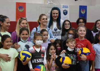 Milli voleybolcu Meryem Boz spor akademisi kurdu