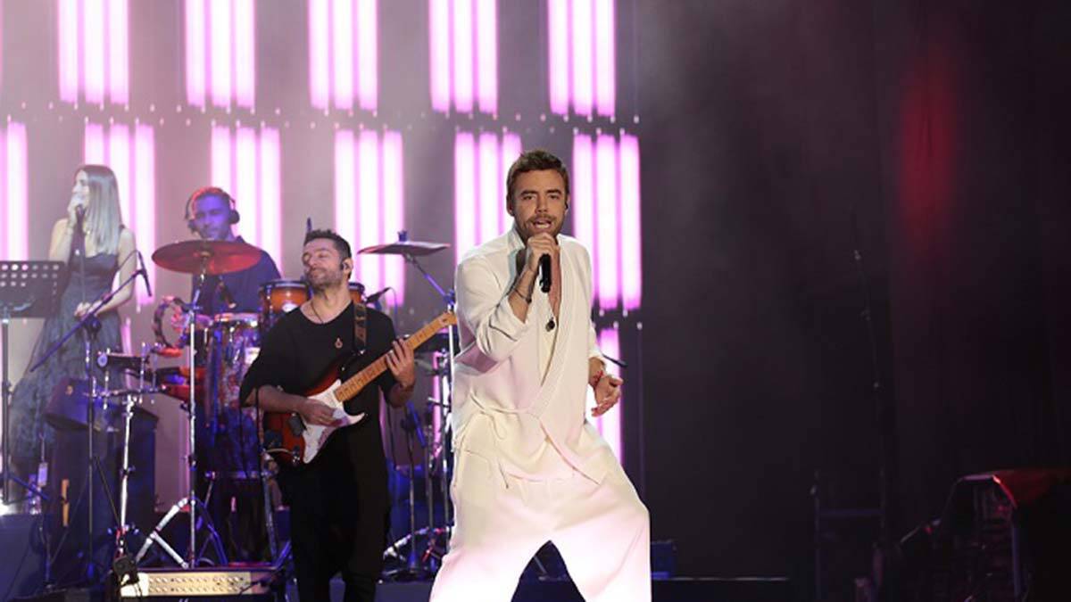 Murat Dalkılıç hayranlarını Kuruçeşme'de coşturdu