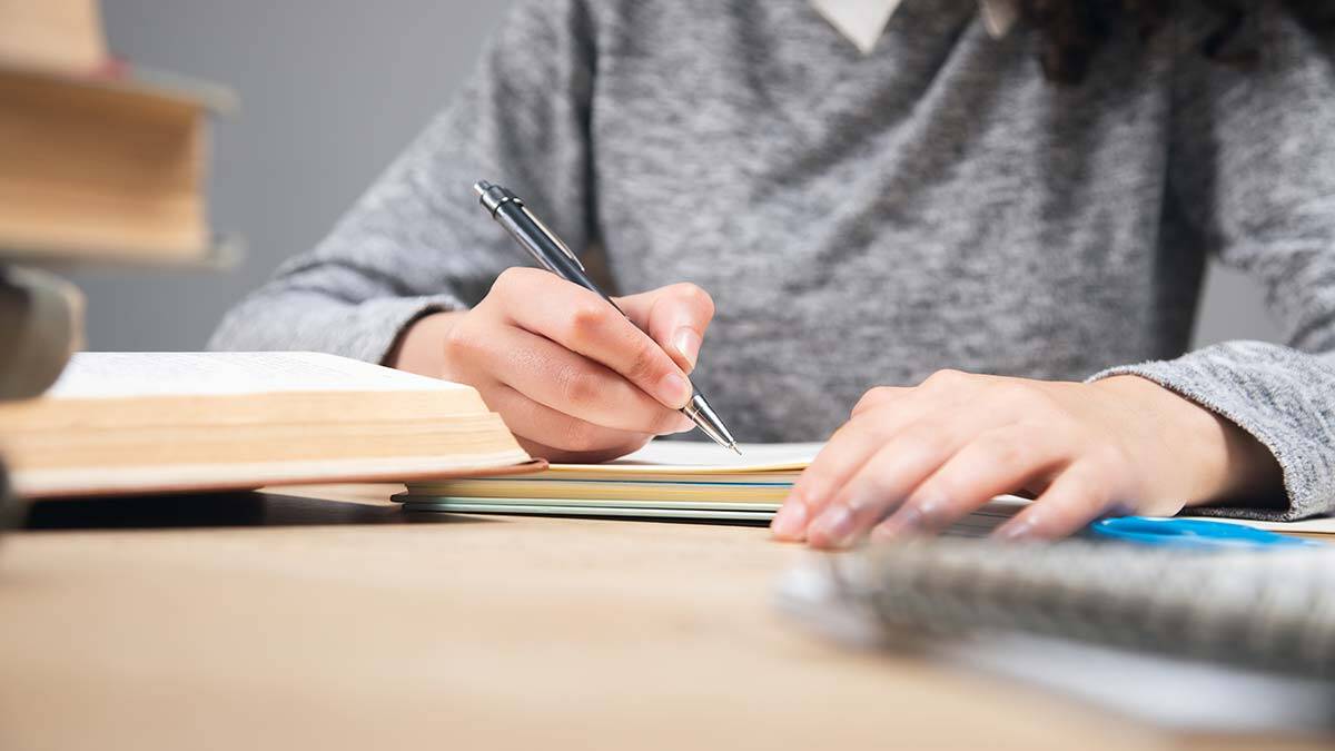 Okullara 'velilere maddi külfetten kaçının' yazısı