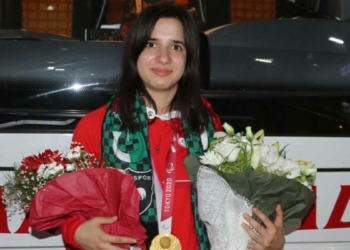 Olimpiyat Şampiyonu Şeyda Nur'a coşkulu karşılama