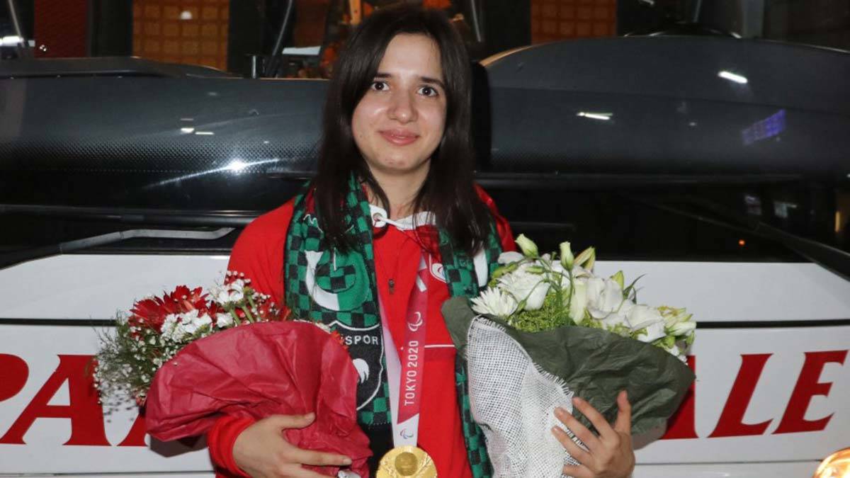 Olimpiyat Şampiyonu Şeyda Nur'a coşkulu karşılama