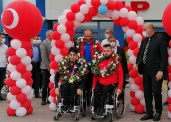 Olimpiyat şampiyonu kardeşlere coşkulu karşılama