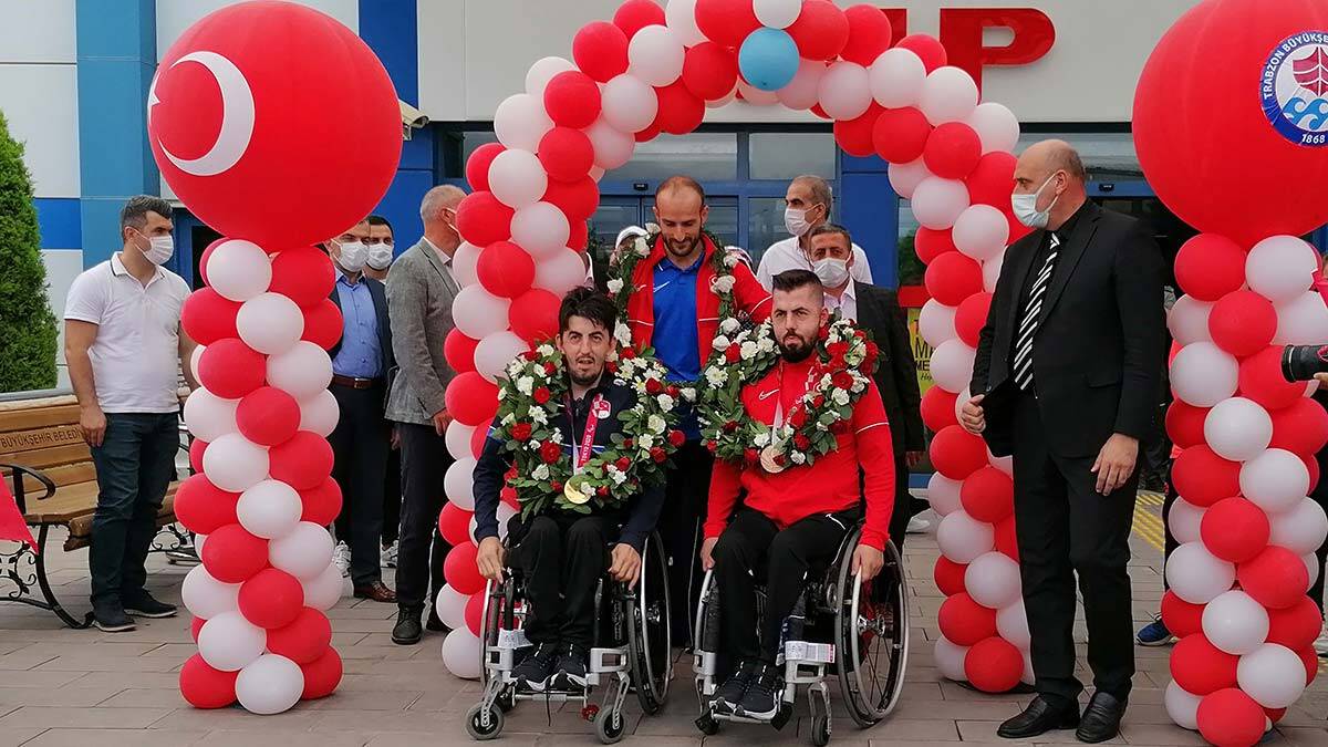 Olimpiyat şampiyonu kardeşlere coşkulu karşılama