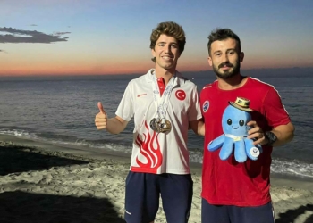 Paletli yüzmede Derin Toparlak'dan dünya üçüncülüğü
