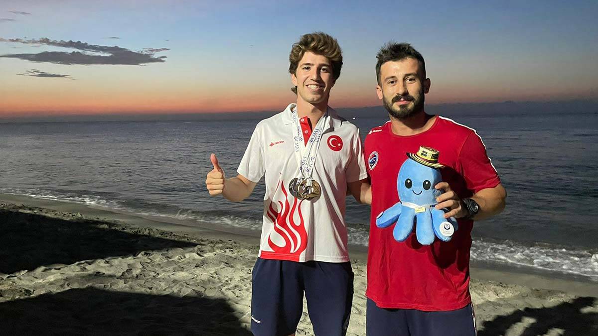 Paletli yüzmede Derin Toparlak'dan dünya üçüncülüğü