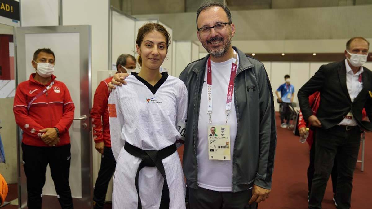 Paralimpik Oyunları'nda Türk sporcuya gümüş madalya