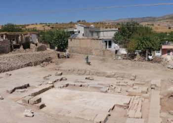Perre Antik Kenti'nde sütun ve yazıtlar bulundu