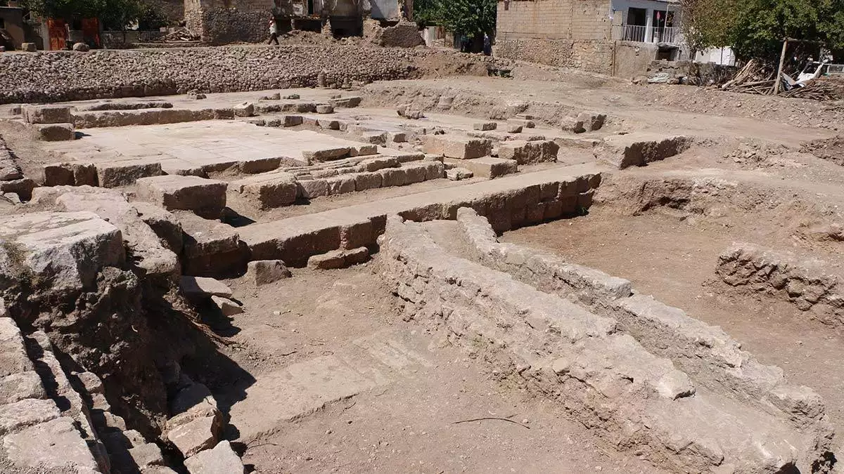 Perre antik kentinde sutun ve yazitlar bulundu 2 - kültür ve sanat - haberton