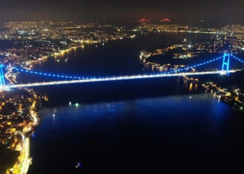 Prostat kanseri farkındalığı için köprü maviye büründü