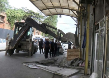Rami Kuru Gıda Hali'nde yıkım başladı