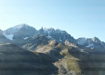 Rize'de mevsimin ilk karı düştü
