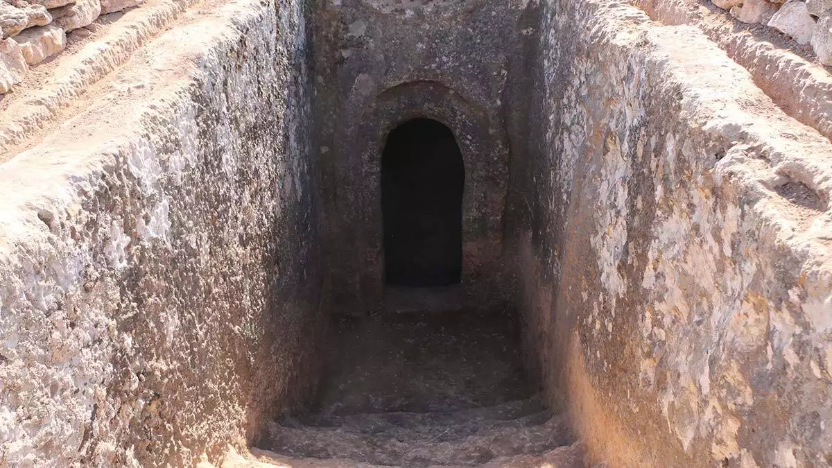 Roma dönemine ait 60 aile mezarlığı bulundu
