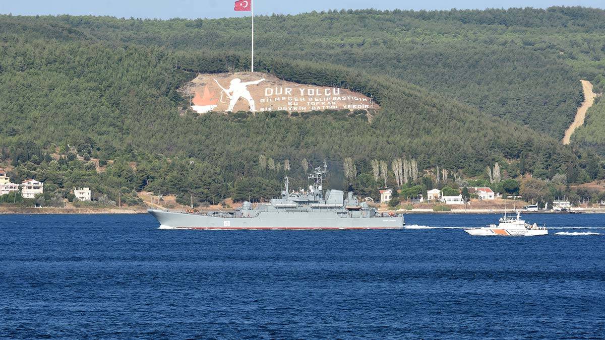 Rus savaş gemisi Ege Denizi'ne yol aldı