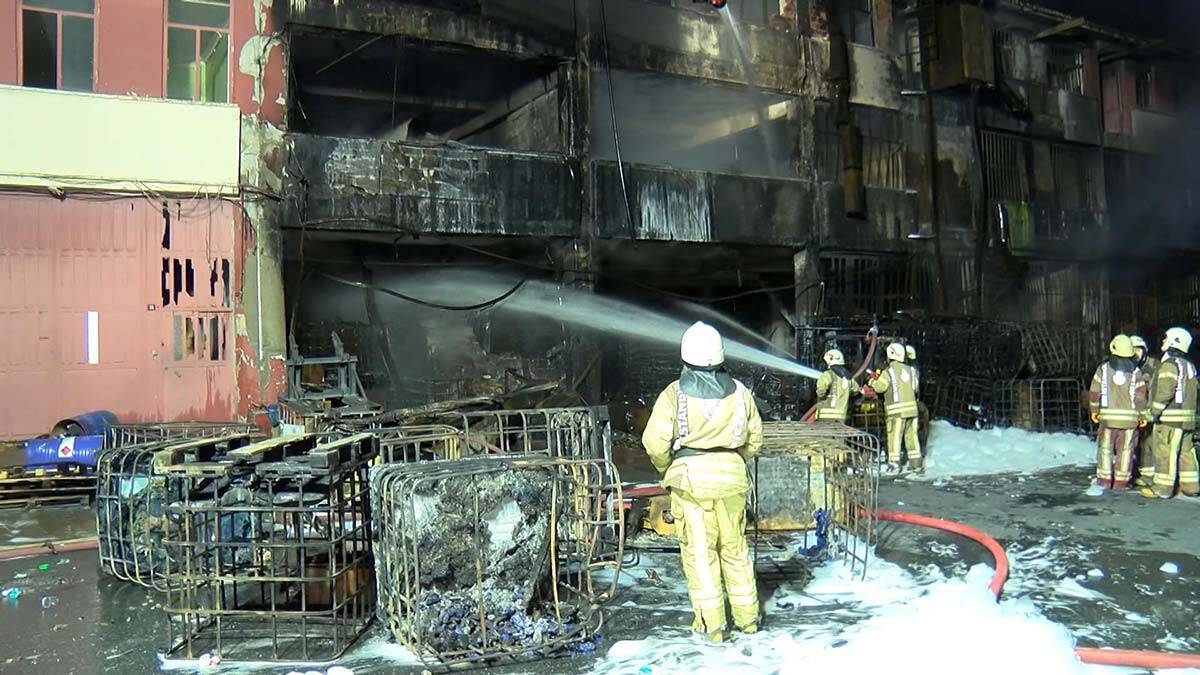 Sanayi Sitesi'ndeki yangın 8 saatte kontrol altında