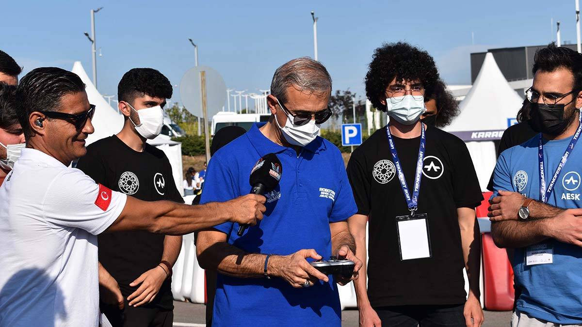 Savunma Sanayii Başkanı'ndan gençlere destek