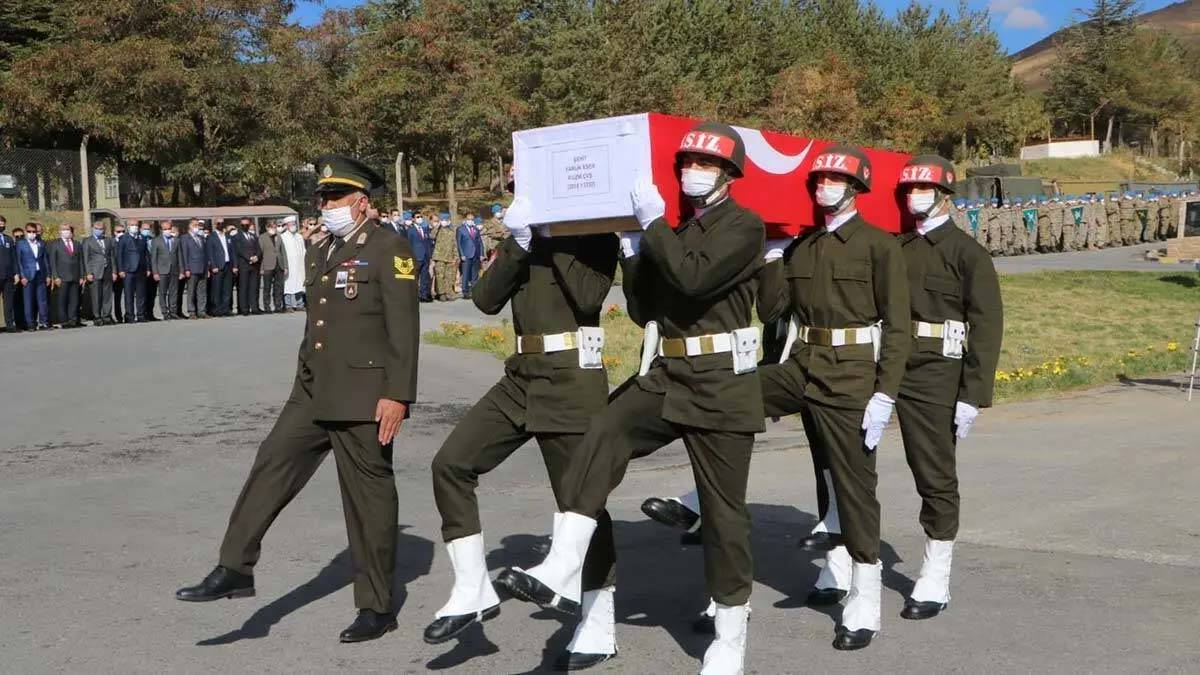 Şehit uzman çavuş Eser için Hakkari'de uğurlama töreni