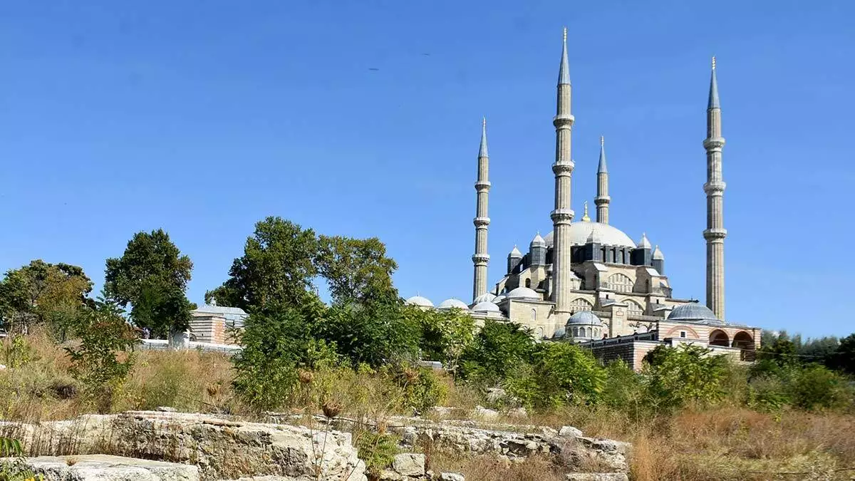 Selimiye camii'nde çevre düzenlemesi başladı