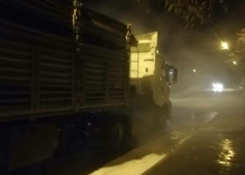 Seyir halindeki TIR'daki yangın söndürüldü