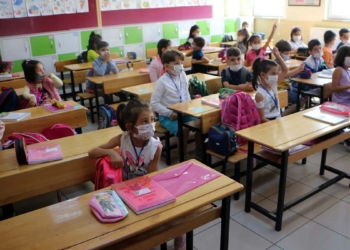 Sınıflar en az 30 dakika havalandırılmalı