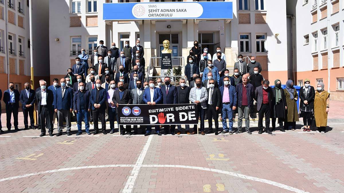Sivas'ta okul müdürüne şiddete tepki