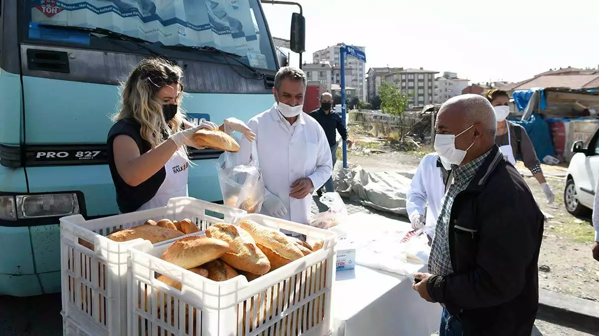 Halk ekmek genel müdürü dr. Hüseyin velioğlu, "halk ekmek mobil fırını ile ekmek üretimi ve tanıtımına yenimahalle karşıyaka semt pazarı’ndan start verdik" dedi.