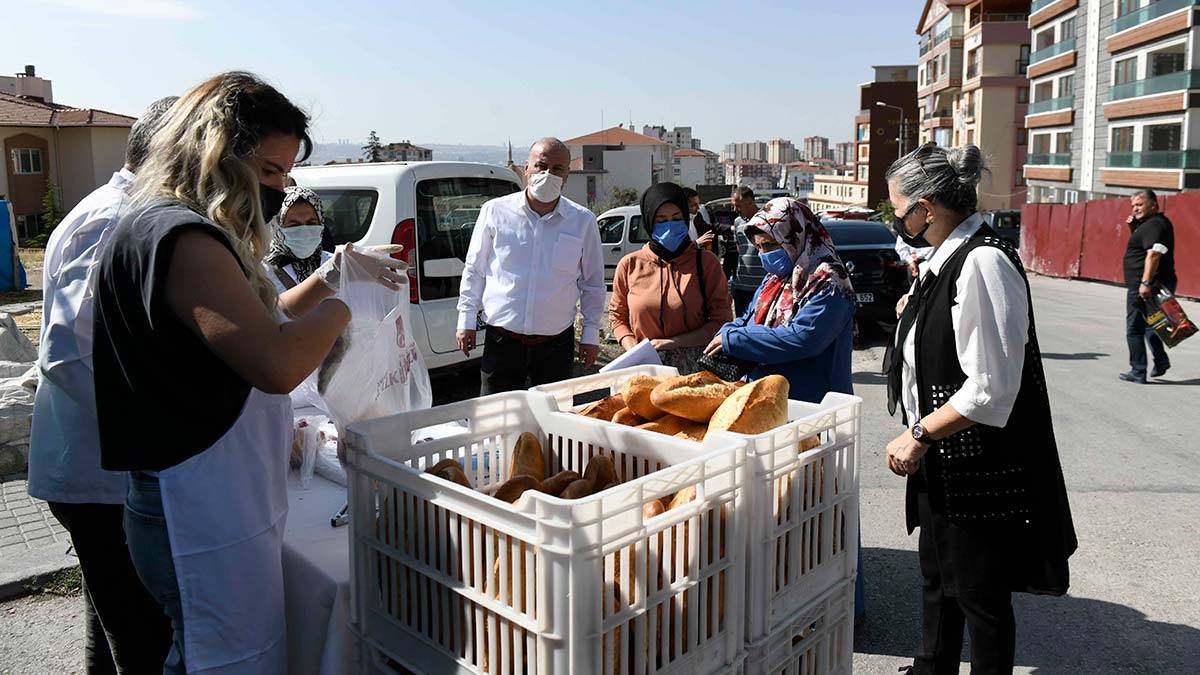 Halk Ekmek mobil fırını yollarda