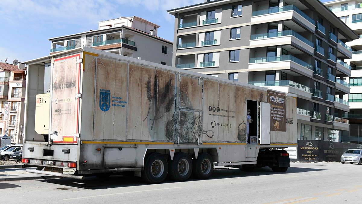Halk Ekmek mobil fırını yollarda