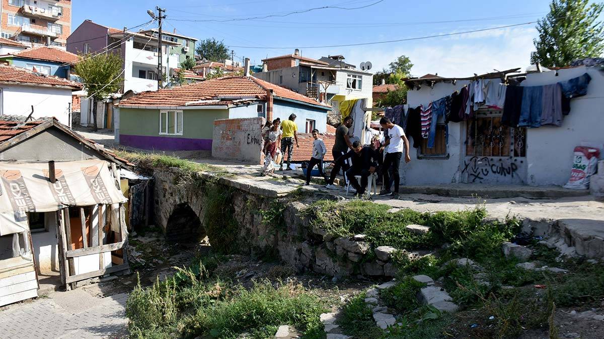 Tarihi Taş Köprü yok olma tehlikesi ile karşı karşıya