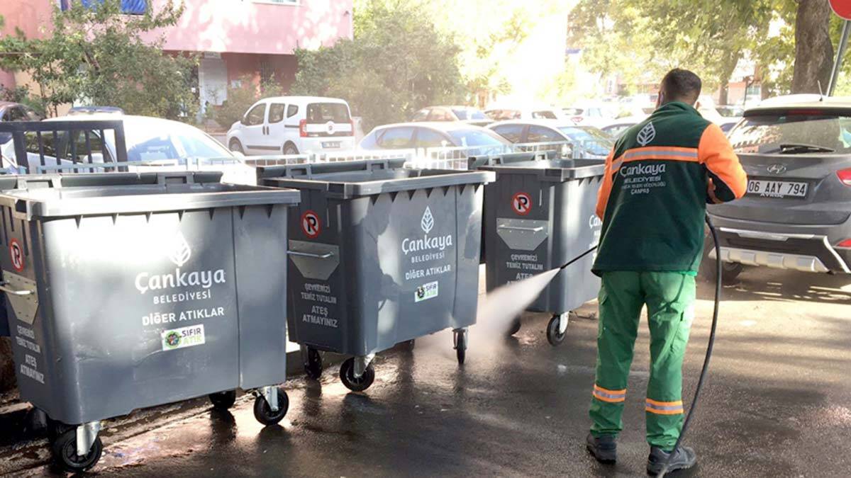 Çankaya'da ilaçlama çalışmaları devam ediyor