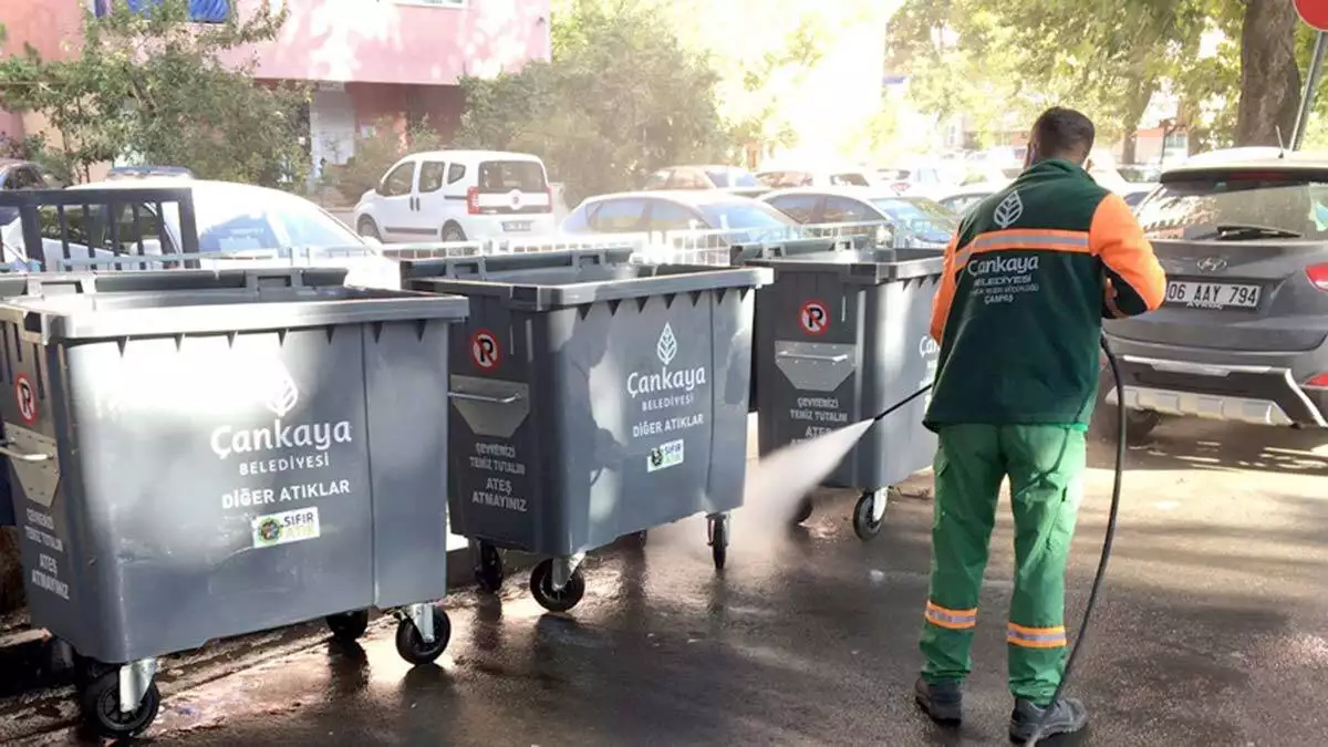 Çankaya'da ilaçlama çalışmaları devam ediyor