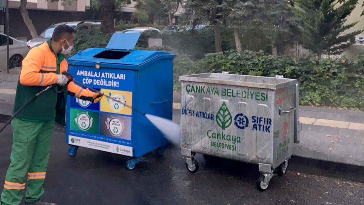 Çankaya'da ilaçlama çalışmaları devam ediyor