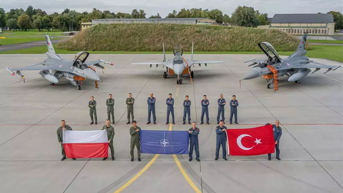 Türk jetleri nato görevi sonrasında yurda döndü