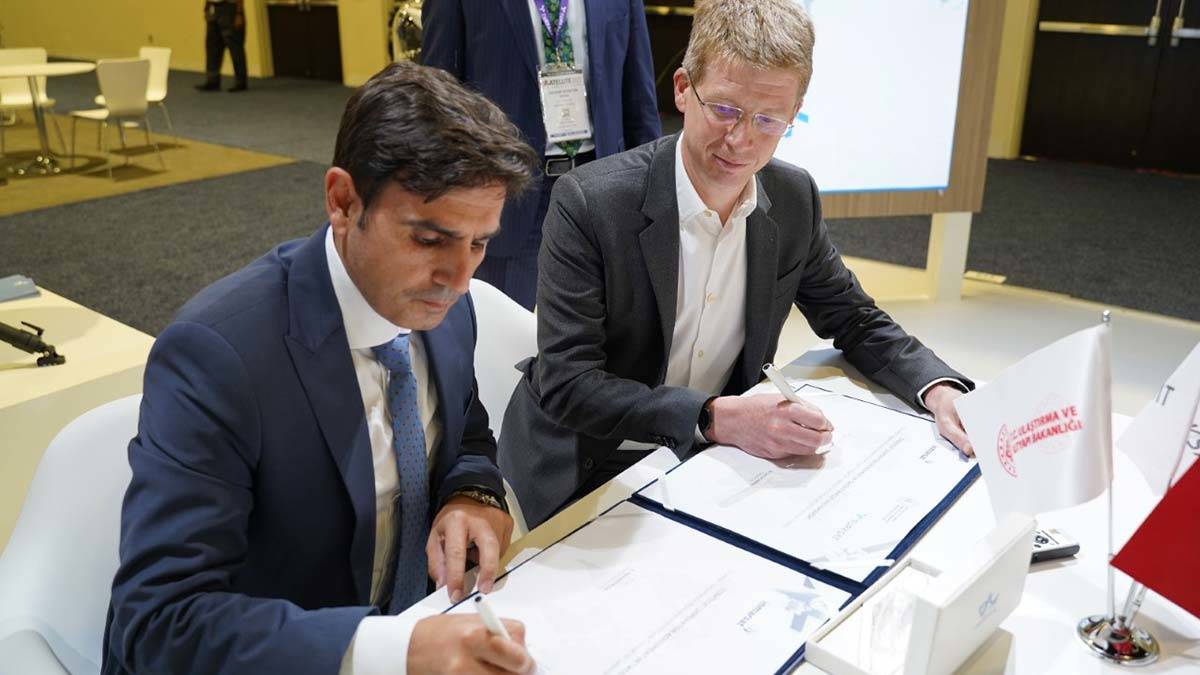 Türksat 5B uzaya çıkmadan ilk anlaşmasını imzaladı