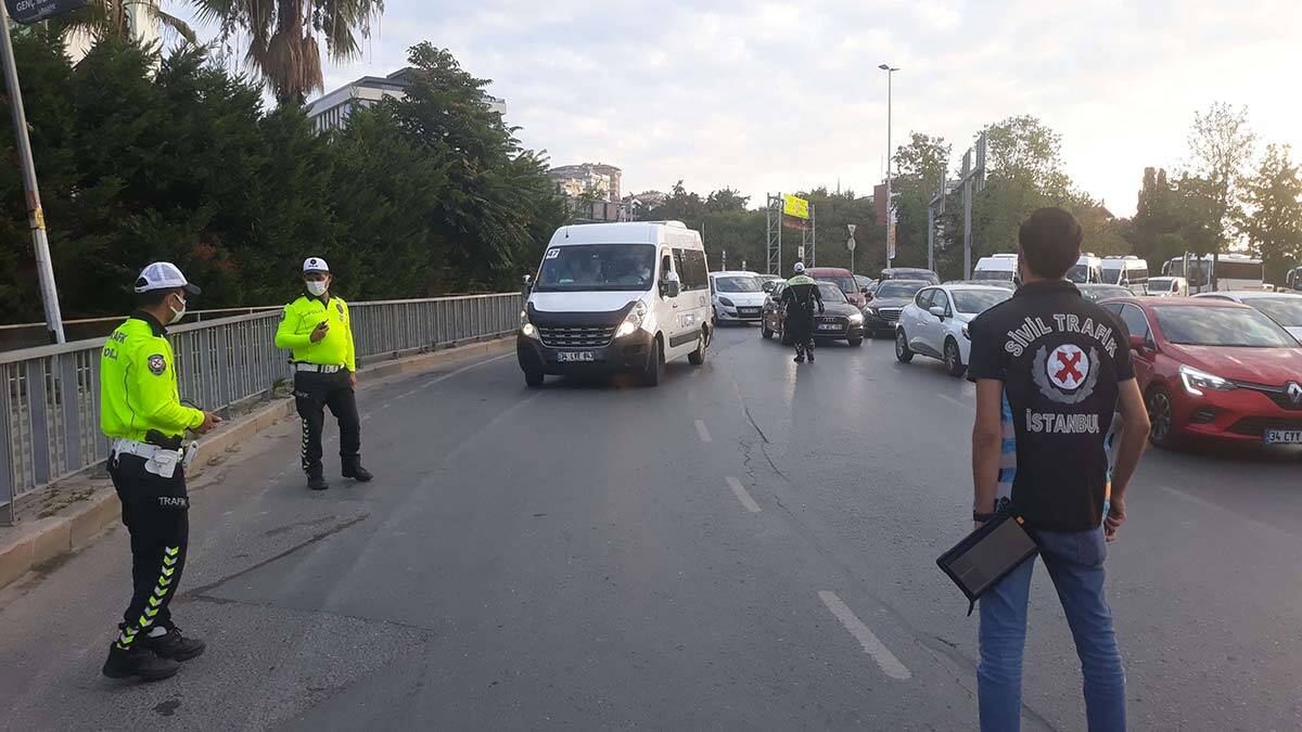 Üsküdar'da okul servisleri denetlendi