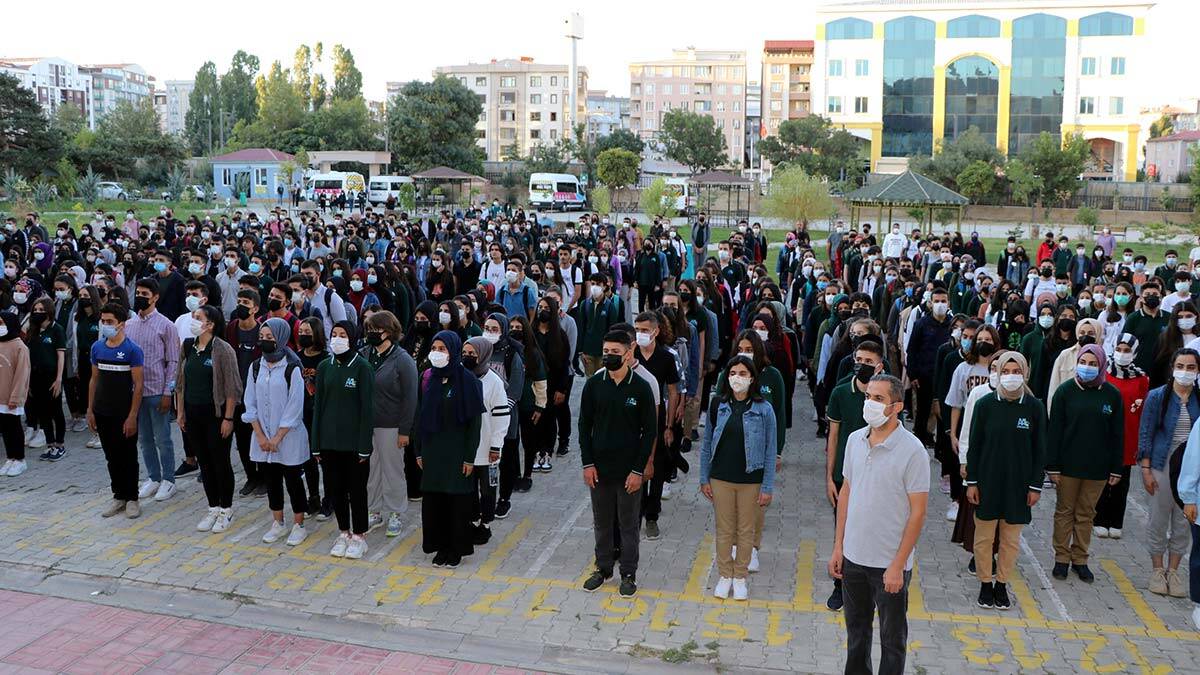 Van'da öğrencilerin yüz yüze eğitim heyecanı