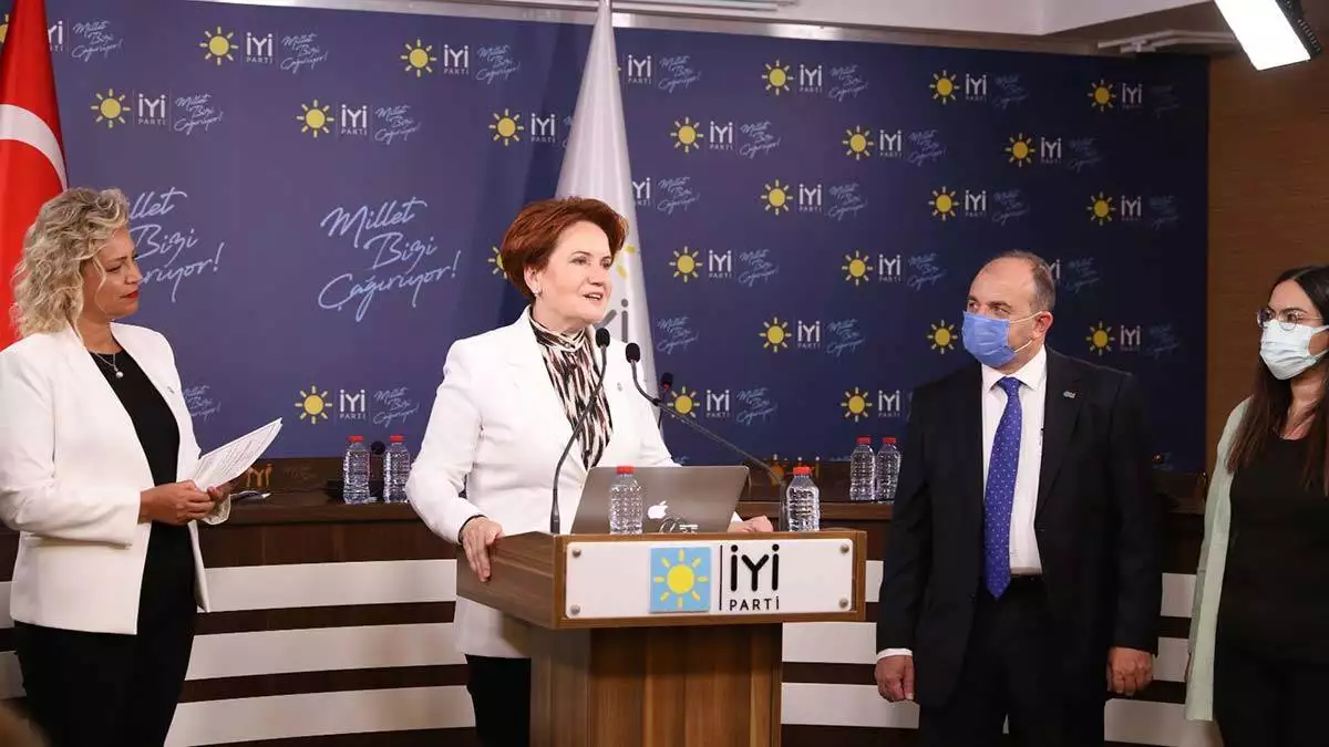 İyi̇ parti genel başkanı meral akşener yaptığı konuşmada; i̇limi de bilimi de bünyesinde barındıran bir siyasi parti olacaklarının altını çizdi.