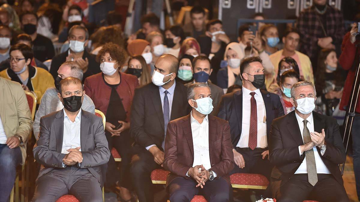 Ankara Büyükşehir Belediyesi, Sakarya Meydan Muharebesi’nin 100’üncü yıl dönümü kutlamaları kapsamında Polatlı'da Zara konseri düzenlendi.