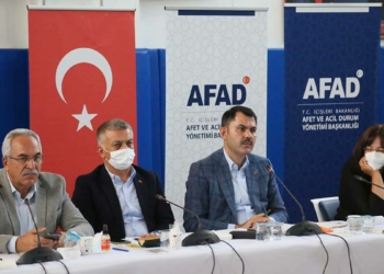 Yangında ağır hasar gören bin 100 binanı yıkıldı