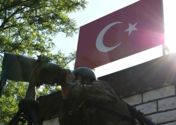 Yunanistan'a geçmeye çalışan 5 terörist yakalandı