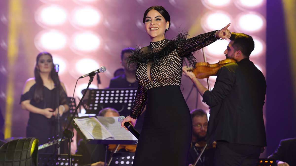 Zara Kuruçeşme'de sevenleri ile buluştu