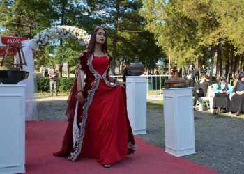 Zile Kalesi'nde yöresel kıyafet defilesi düzenlendi