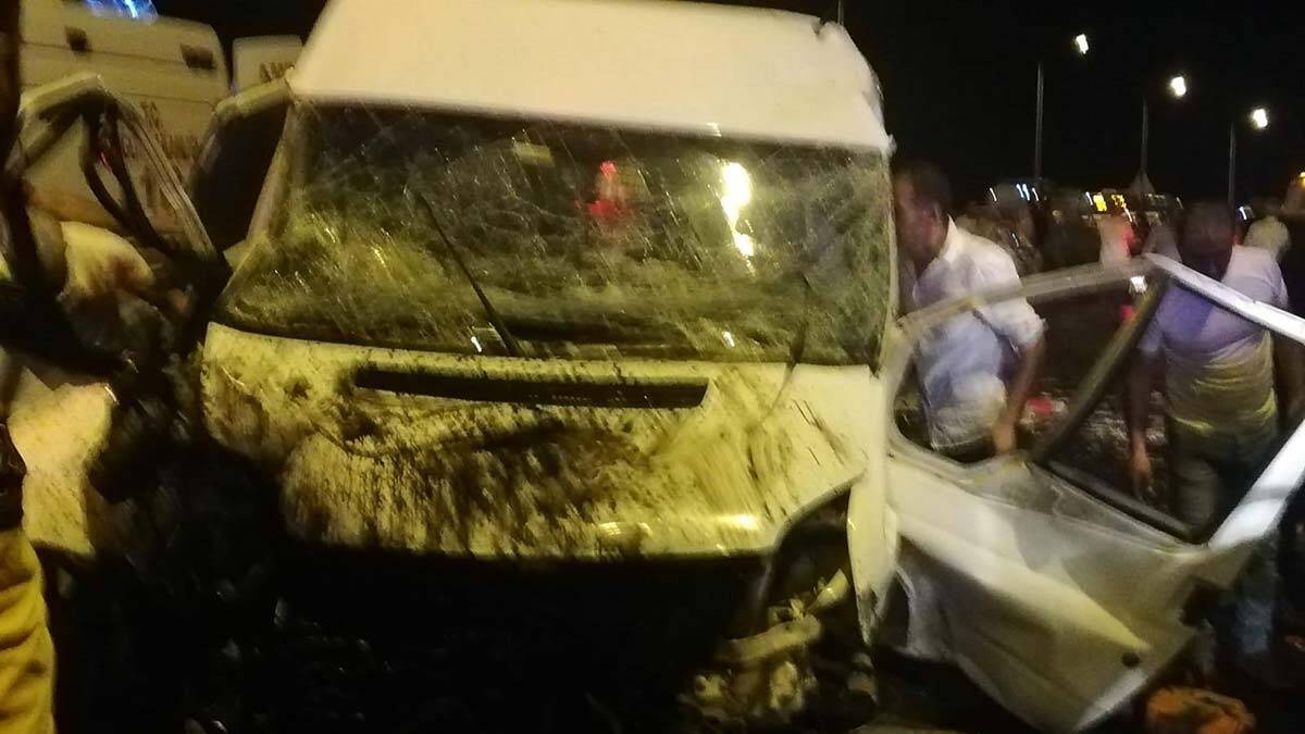 Zincirleme kazada 1'i ağır 11 kişi yaralandı