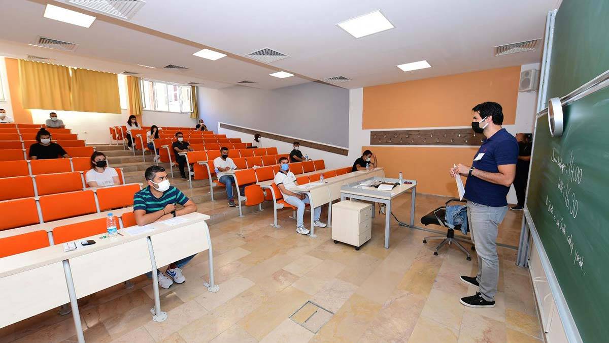 Açık öğretim yaz okulu sınavları tedbirlerle yapıldı